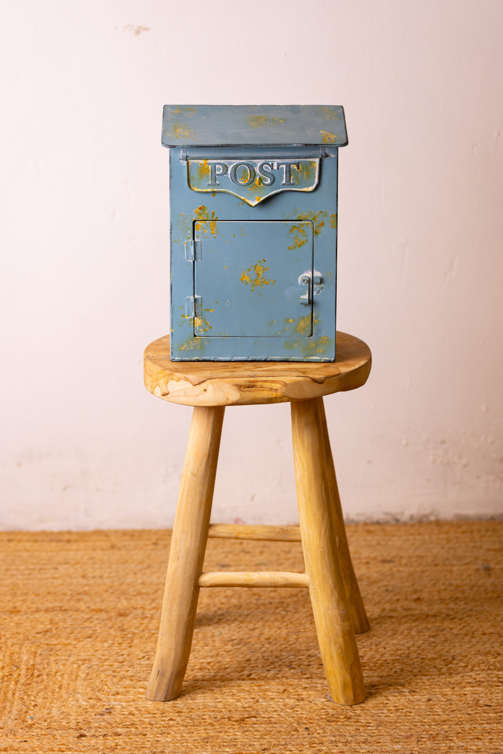 urne bleu boîte aux lettres justine