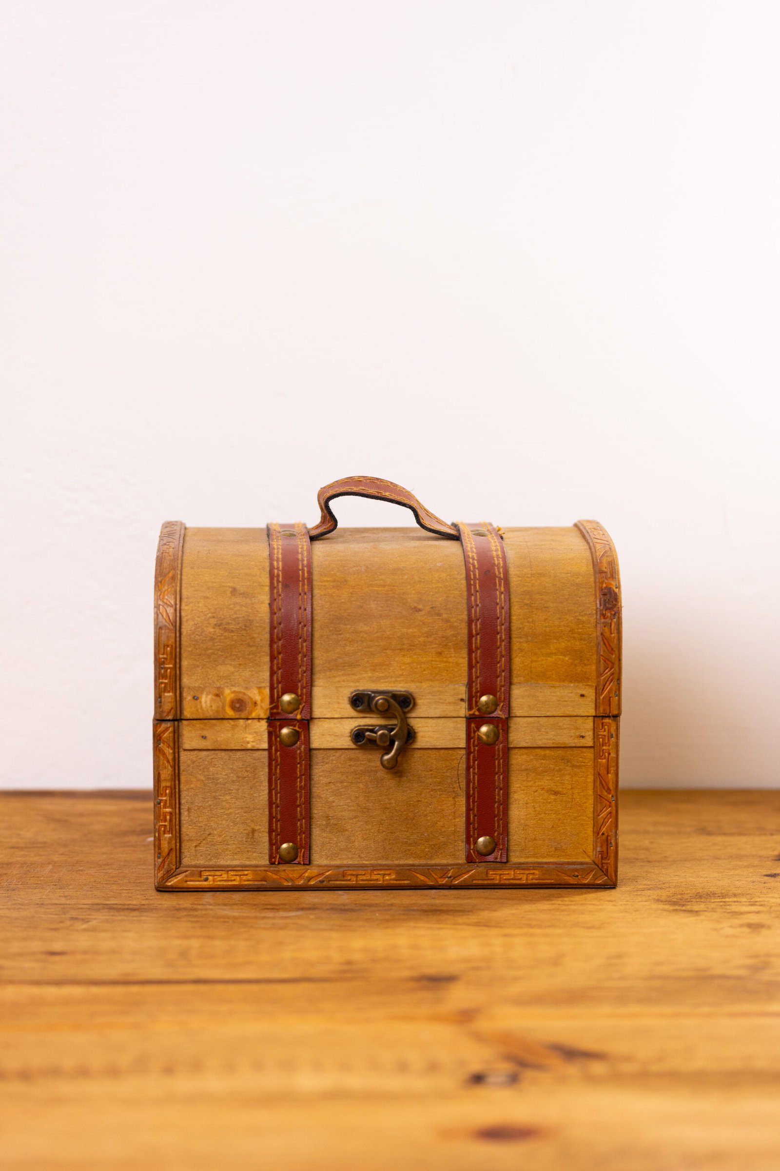 Petit coffre en bois – Image 1