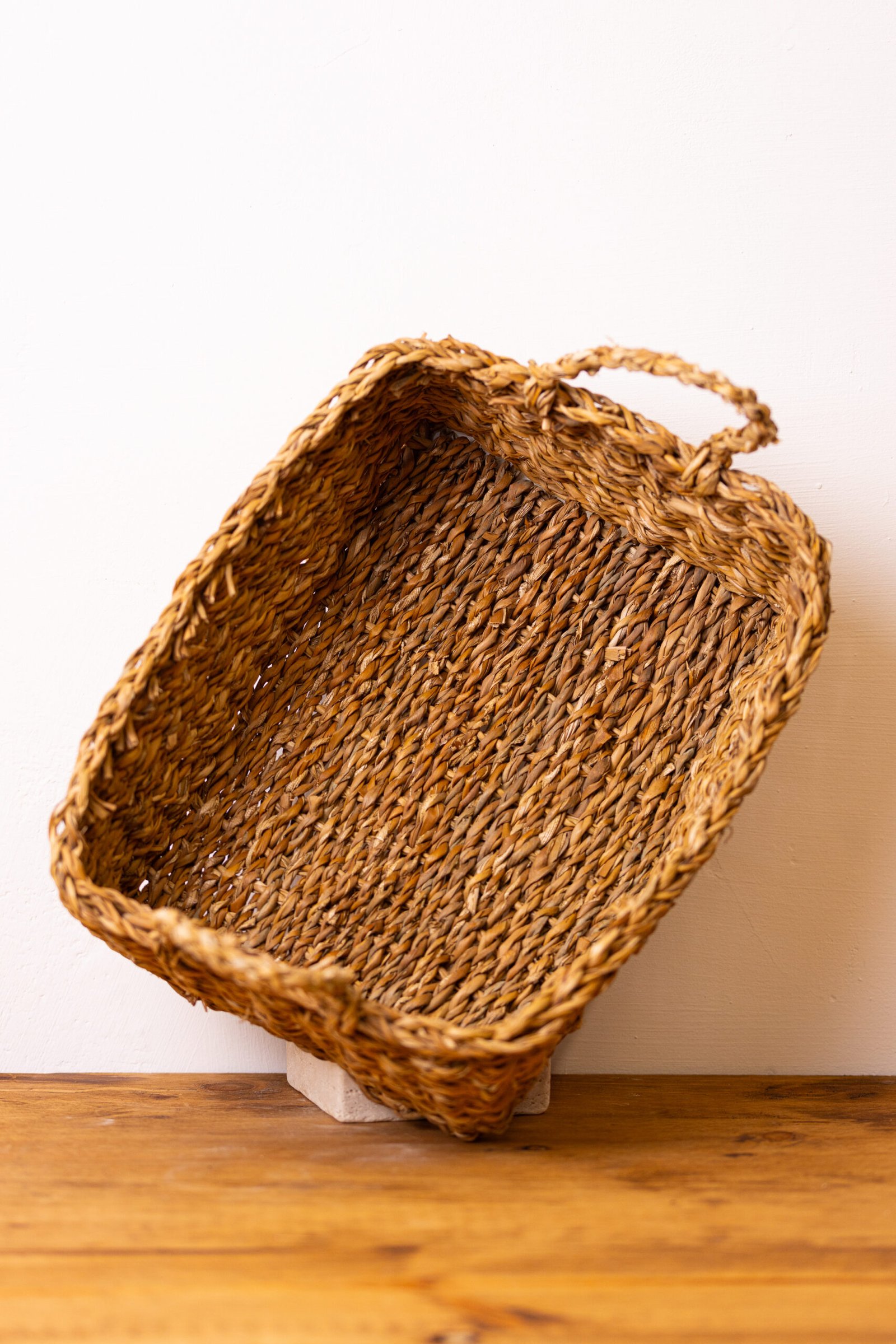 Panier rectangle en jonc – Image 1