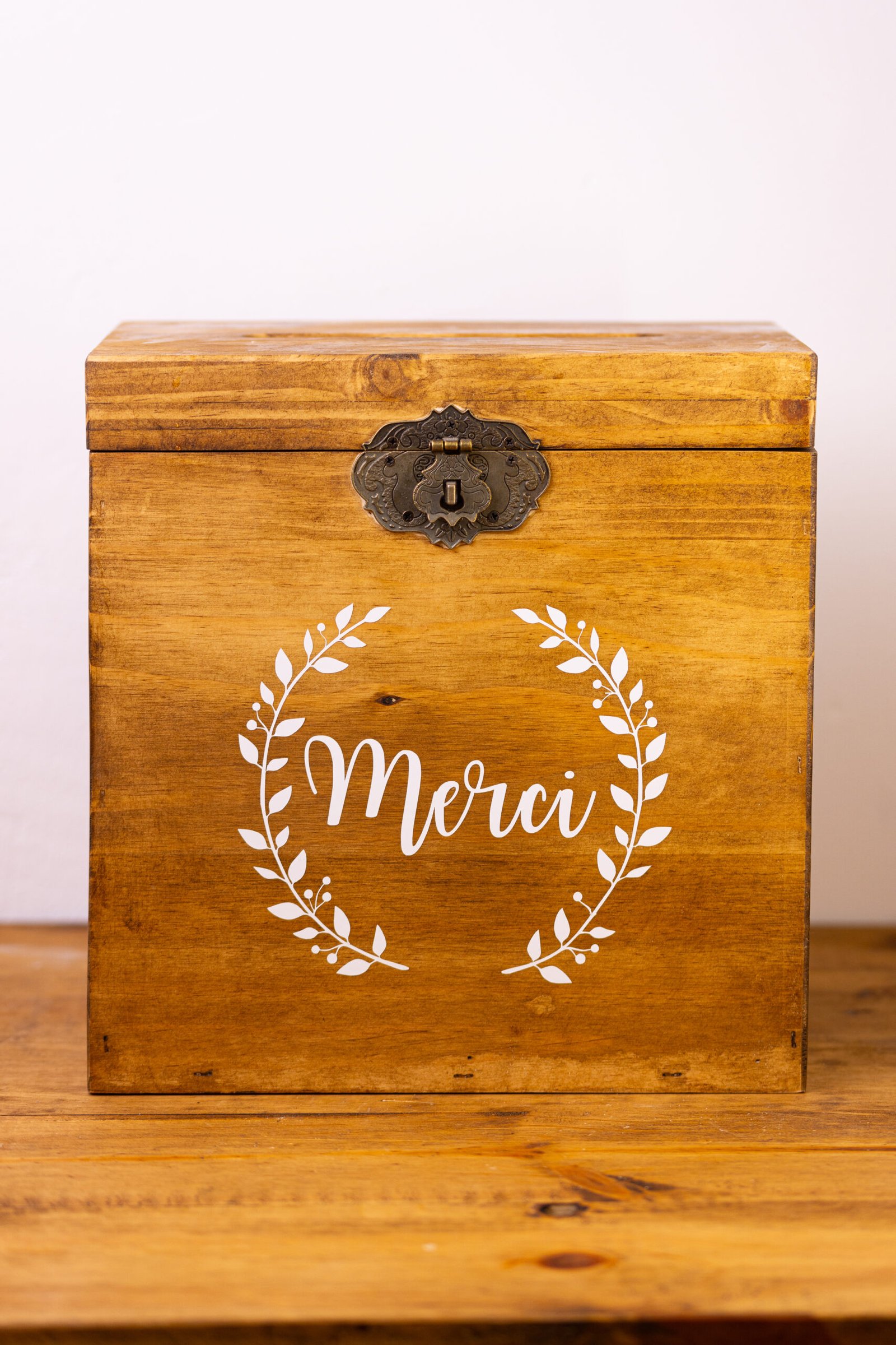 Urne en bois MERCI – Image 1
